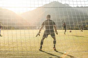 4-0，2-2！H组形势大乱：两世界杯冠军末轮相遇，黑马小国争出线（配图示意）