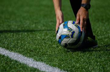 世界杯经济谁是赢家？多款西班牙球衣售罄，阿迪达斯预计相关销售超17亿美元｜完美体育（配图示意）